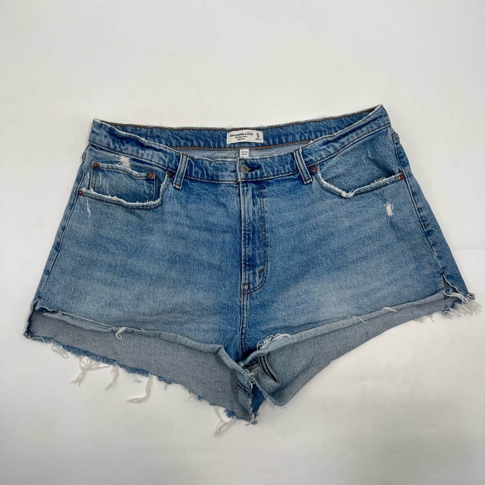 Abercrombie & Fitch Light Wash Distressed High Rise Mom Shorts Size 18